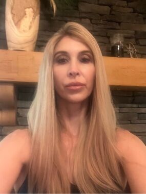 Sleek Straight Light Blonde Women's Wig – Smooth Everyday Style